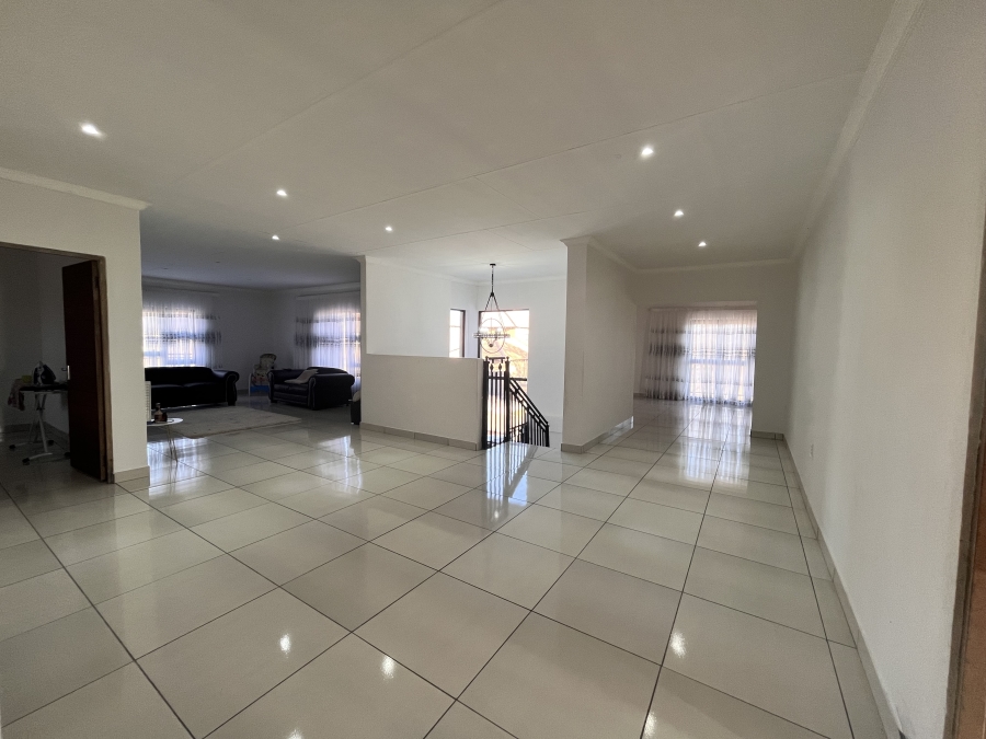 5 Bedroom Property for Sale in Wilkoppies North West